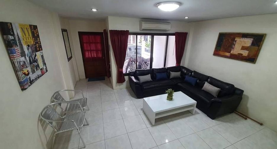 For rent 4 bedrooms townhouse in Pratumnak, Pattaya