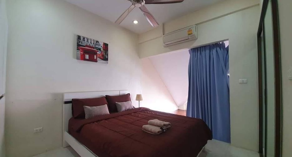 For rent 4 bedrooms townhouse in Pratumnak, Pattaya