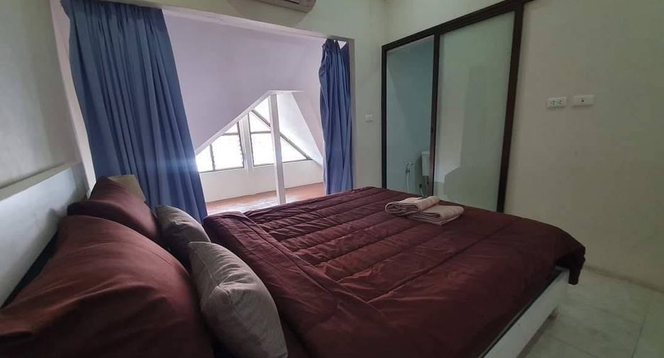 For rent 4 bedrooms townhouse in Pratumnak, Pattaya
