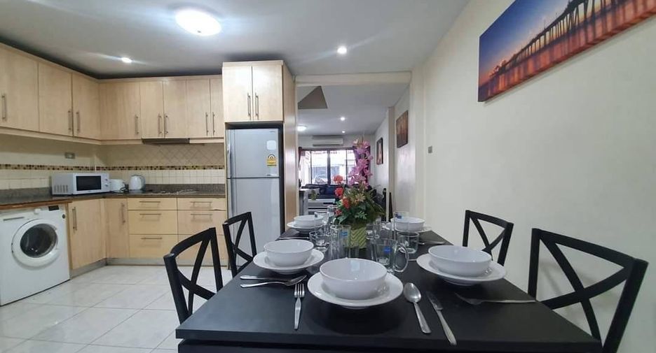 For rent 4 bedrooms townhouse in Pratumnak, Pattaya