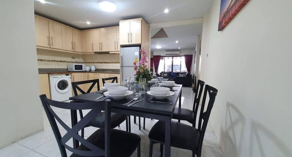 For rent 4 bedrooms townhouse in Pratumnak, Pattaya