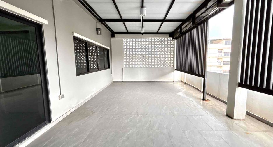 For sale and for rent 10 bedrooms office in Bang Na, Bangkok