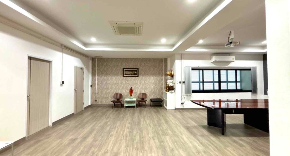 For sale and for rent 10 bedrooms office in Bang Na, Bangkok