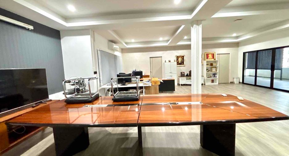 For sale and for rent 10 bedrooms office in Bang Na, Bangkok