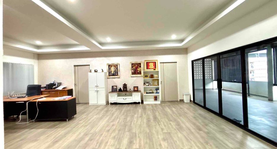 For sale and for rent 10 bedrooms office in Bang Na, Bangkok