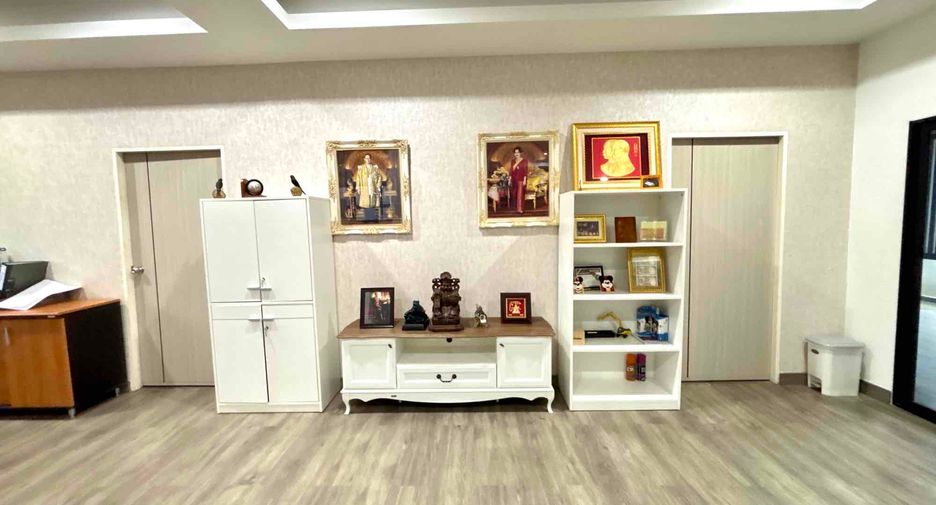 For sale and for rent 10 bedrooms office in Bang Na, Bangkok