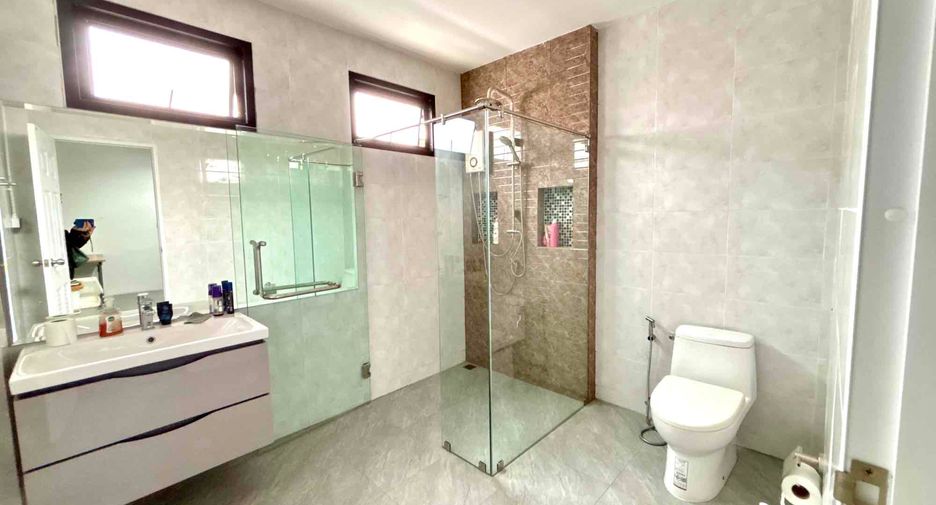 For sale and for rent 10 bedrooms office in Bang Na, Bangkok