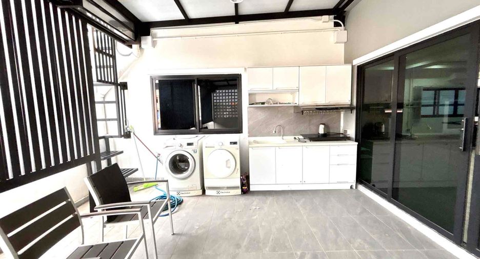 For sale and for rent 10 bedrooms office in Bang Na, Bangkok