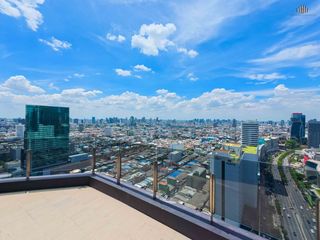 For sale 2 bedrooms condo in Huai Khwang, Bangkok
