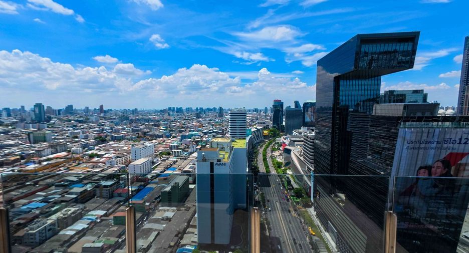 À vendre 2 chambres condo à Huai Khwang, Bangkok