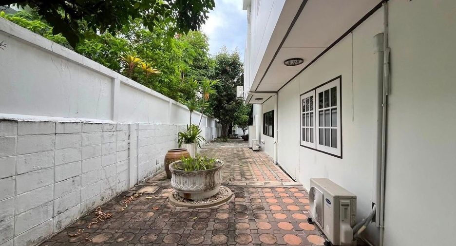 Haus zur Miete und zum Kauf mit 5 Zimmer in Suan Luang, Bangkok
