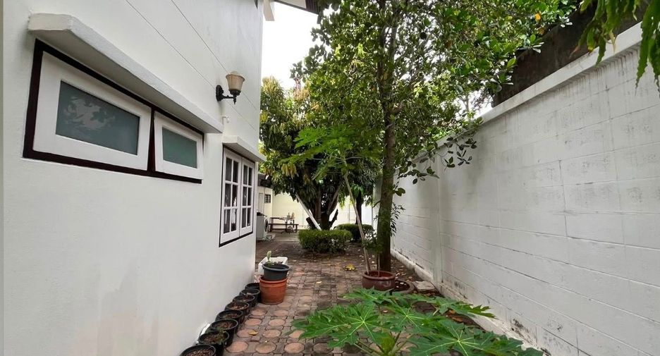 Haus zur Miete und zum Kauf mit 5 Zimmer in Suan Luang, Bangkok
