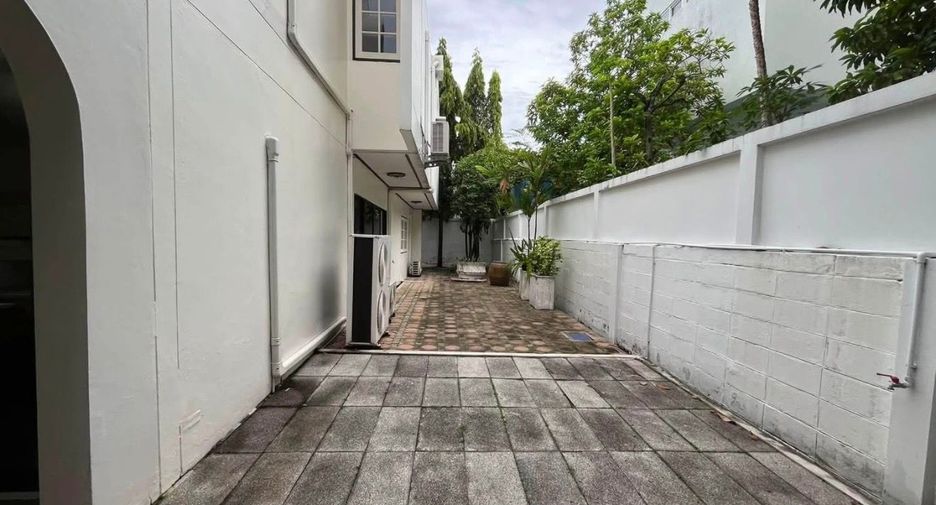 Haus zur Miete und zum Kauf mit 5 Zimmer in Suan Luang, Bangkok