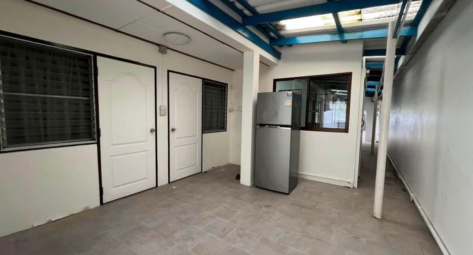 Haus zur Miete und zum Kauf mit 5 Zimmer in Suan Luang, Bangkok
