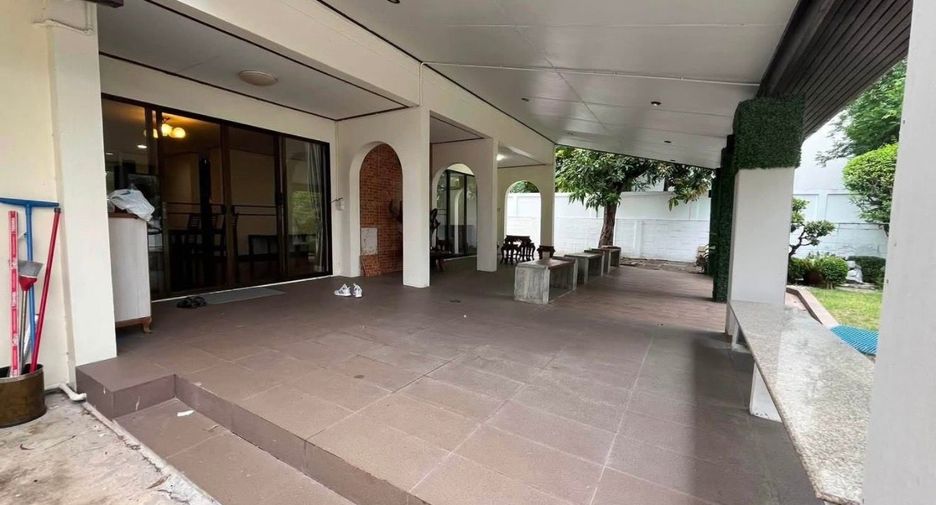 Haus zur Miete und zum Kauf mit 5 Zimmer in Suan Luang, Bangkok