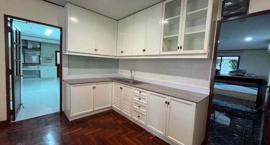 Haus zur Miete und zum Kauf mit 5 Zimmer in Suan Luang, Bangkok