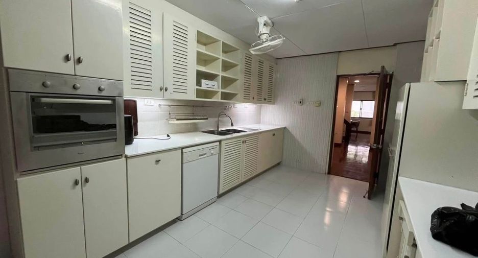 Haus zur Miete und zum Kauf mit 5 Zimmer in Suan Luang, Bangkok