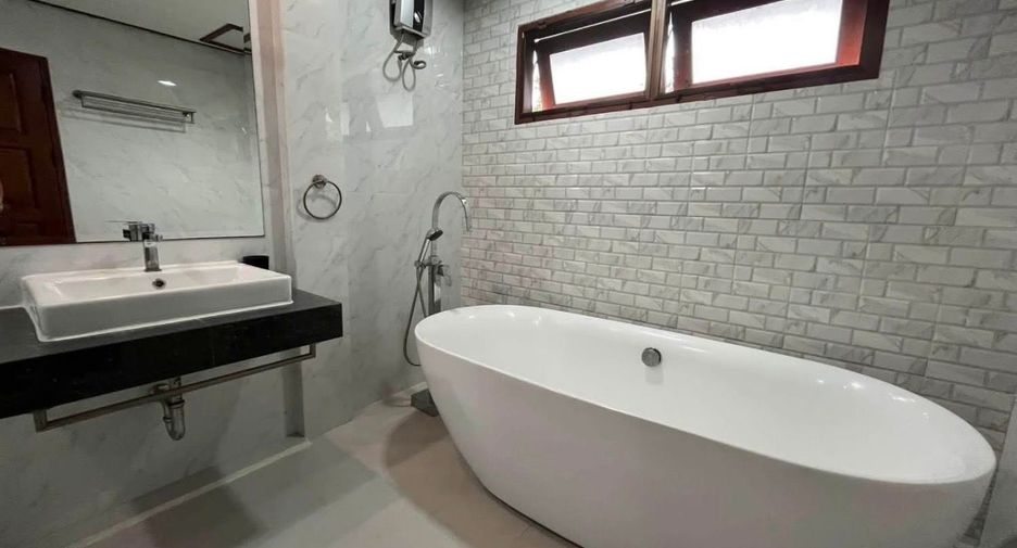 Haus zur Miete und zum Kauf mit 5 Zimmer in Suan Luang, Bangkok