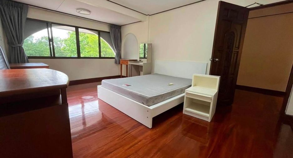 Haus zur Miete und zum Kauf mit 5 Zimmer in Suan Luang, Bangkok