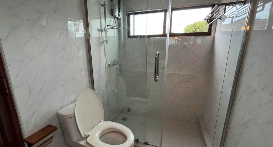 Haus zur Miete und zum Kauf mit 5 Zimmer in Suan Luang, Bangkok