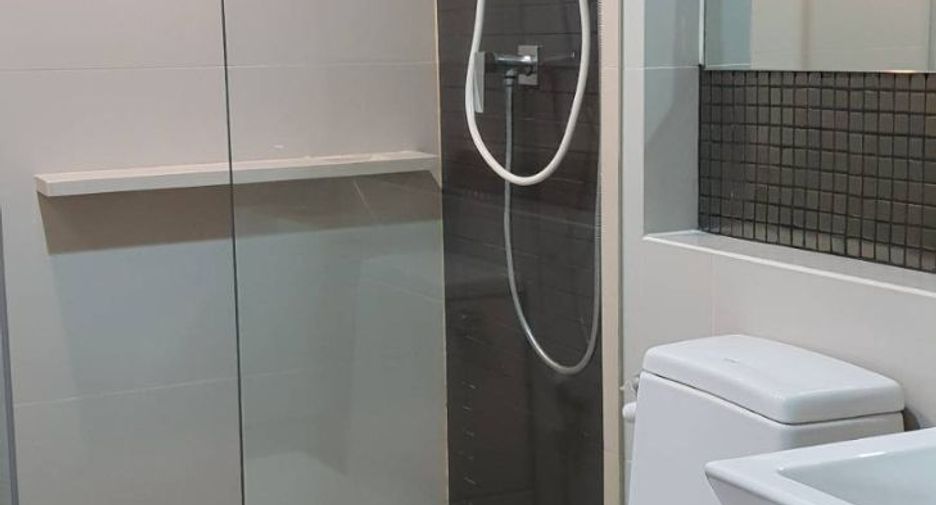 Condo en alquiler de 2 habitaciones en Phra Khanong, Bangkok