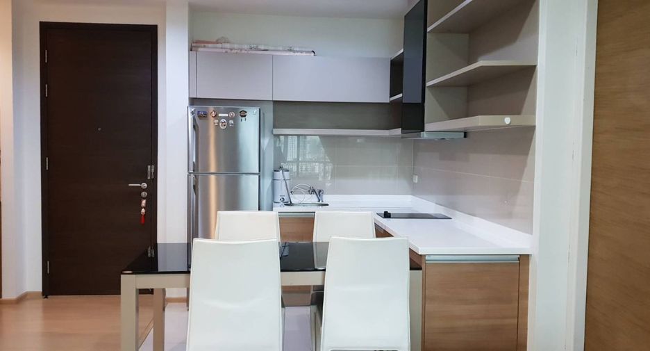 Condo en alquiler de 2 habitaciones en Phra Khanong, Bangkok