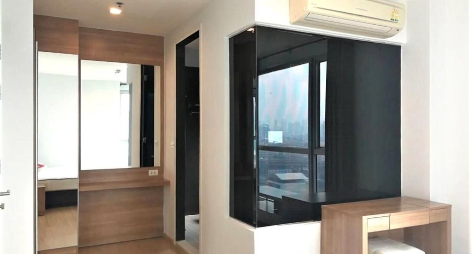 Condo en alquiler de 2 habitaciones en Phra Khanong, Bangkok