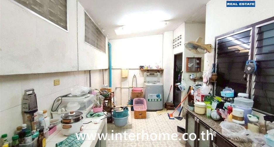 For sale 5 bedrooms townhouse in Wang Thonglang, Bangkok