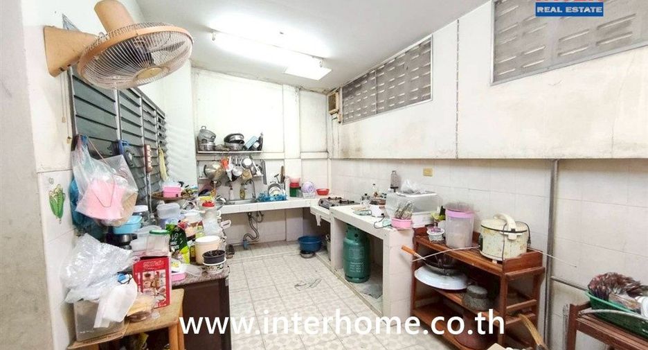 For sale 5 bedrooms townhouse in Wang Thonglang, Bangkok