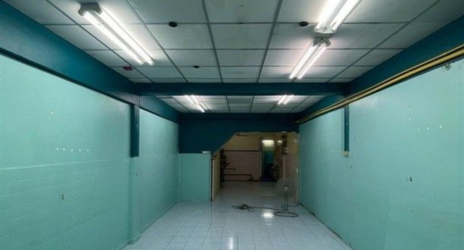 For sale 2 bedrooms retail Space in Bang Rak, Bangkok