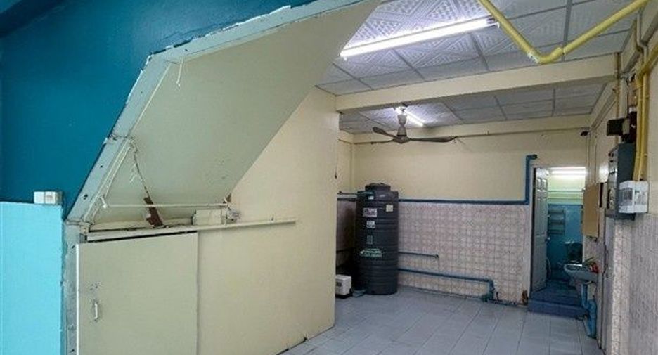For sale 2 bedrooms retail Space in Bang Rak, Bangkok