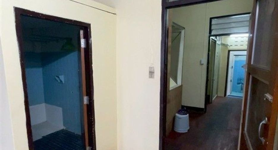 For sale 2 bedrooms retail Space in Bang Rak, Bangkok