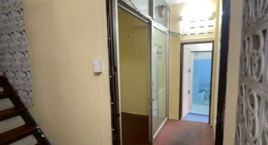 For sale 2 bedrooms retail Space in Bang Rak, Bangkok