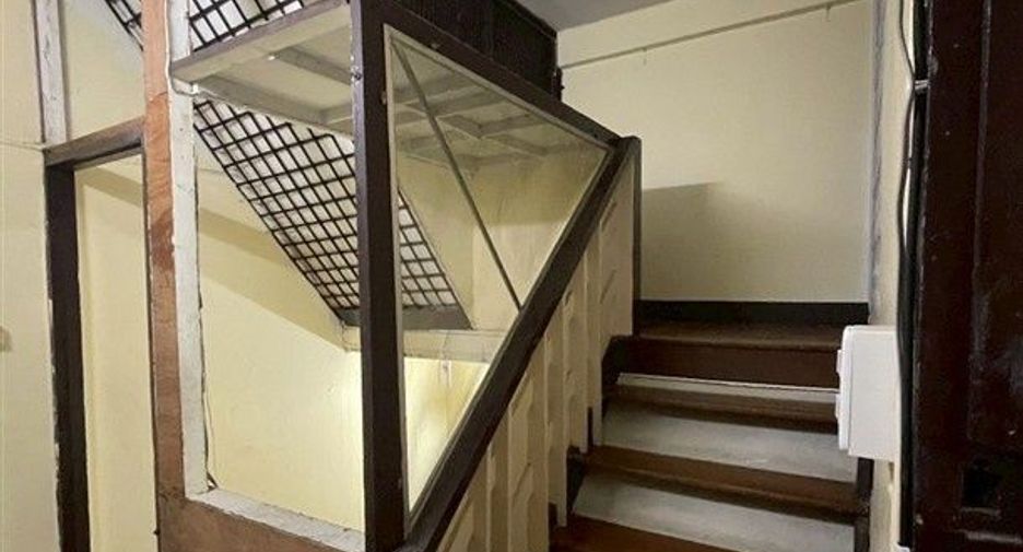 For sale 2 bedrooms retail Space in Bang Rak, Bangkok