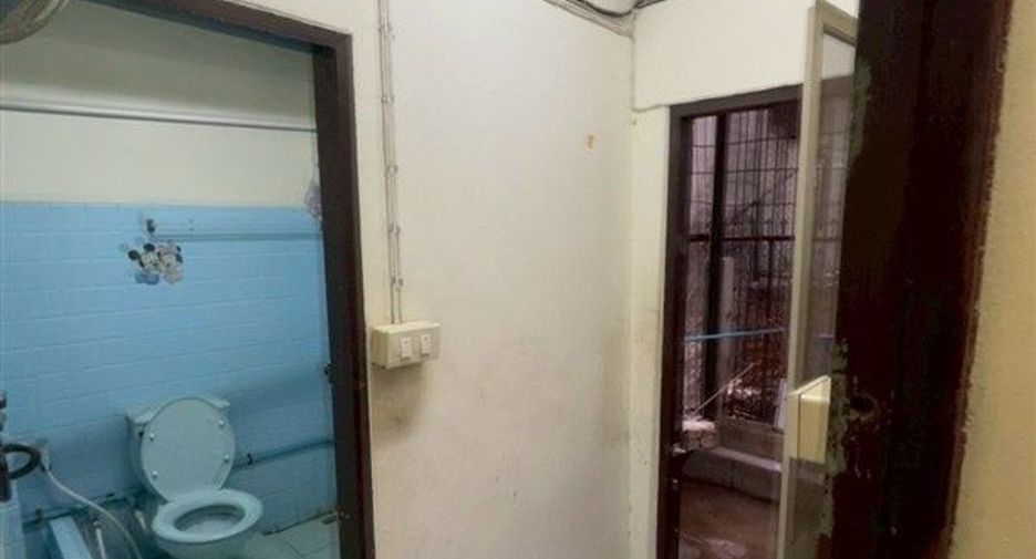 For sale 2 bedrooms retail Space in Bang Rak, Bangkok