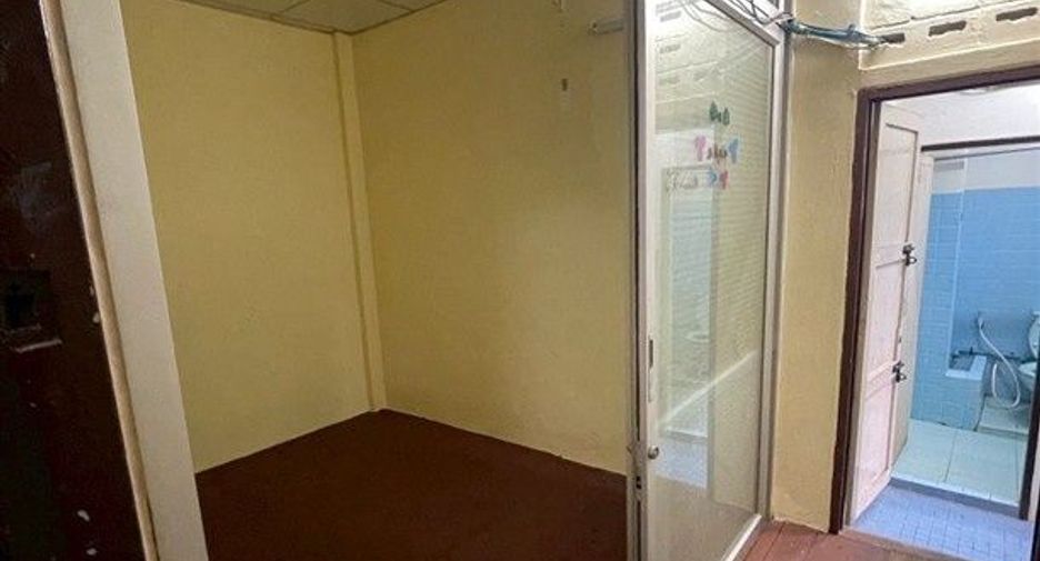 For sale 2 bedrooms retail Space in Bang Rak, Bangkok