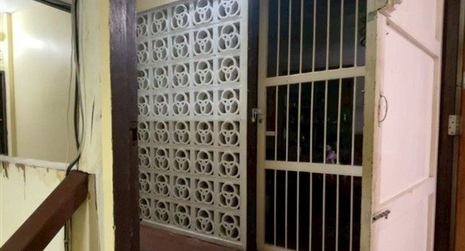 For sale 2 bedrooms retail Space in Bang Rak, Bangkok