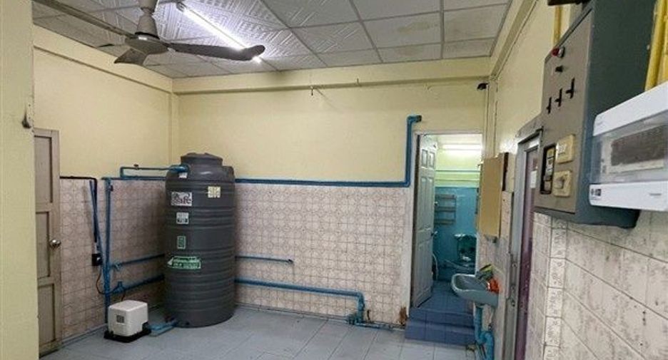 For sale 2 bedrooms retail Space in Bang Rak, Bangkok