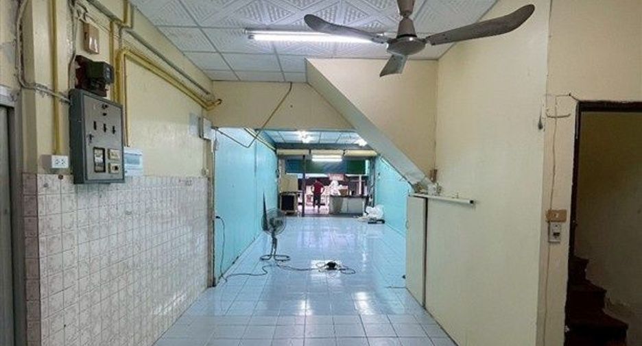 For sale 2 bedrooms retail Space in Bang Rak, Bangkok