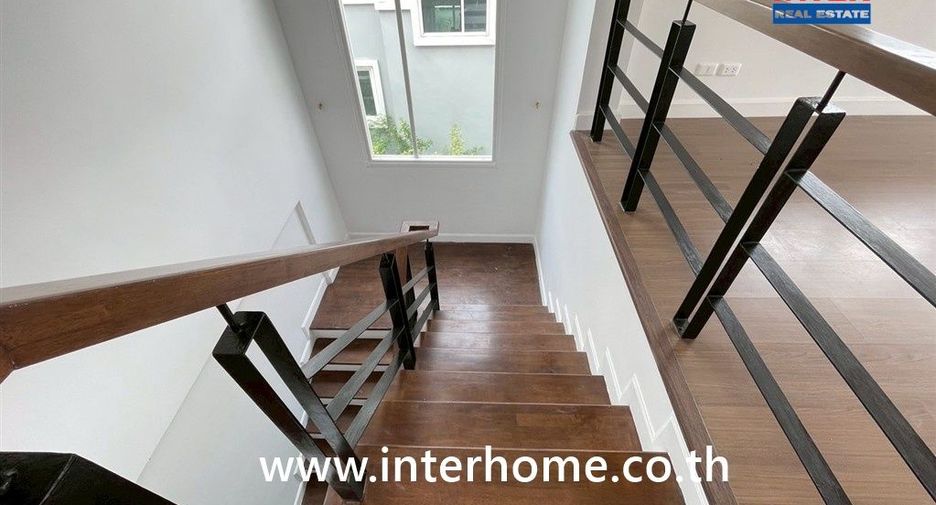 Haus zum Kauf mit 4 Zimmer in Khlong Sam Wa, Bangkok