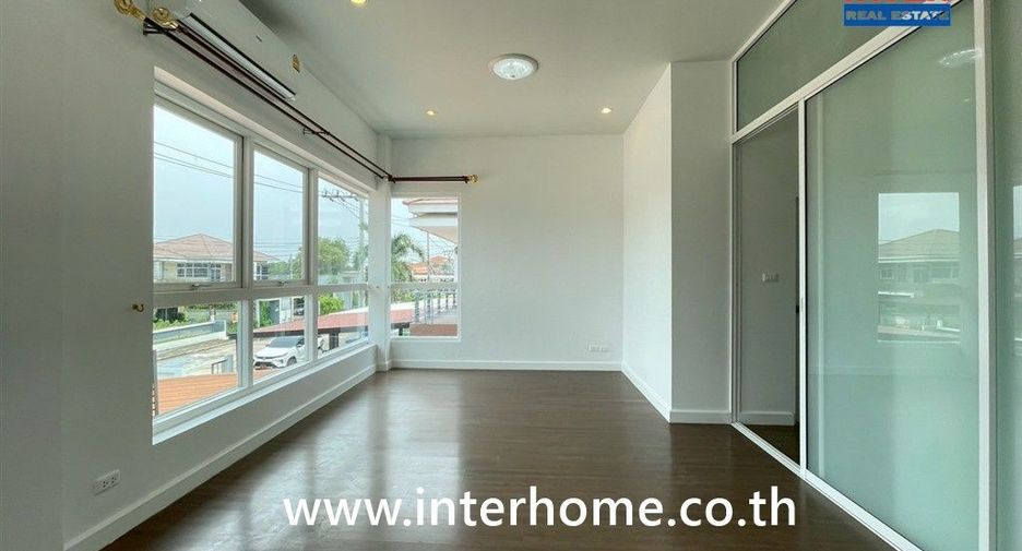 Haus zum Kauf mit 4 Zimmer in Khlong Sam Wa, Bangkok
