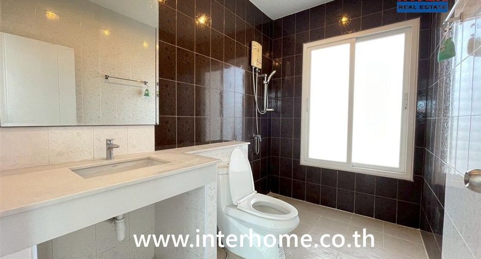 Haus zum Kauf mit 4 Zimmer in Khlong Sam Wa, Bangkok
