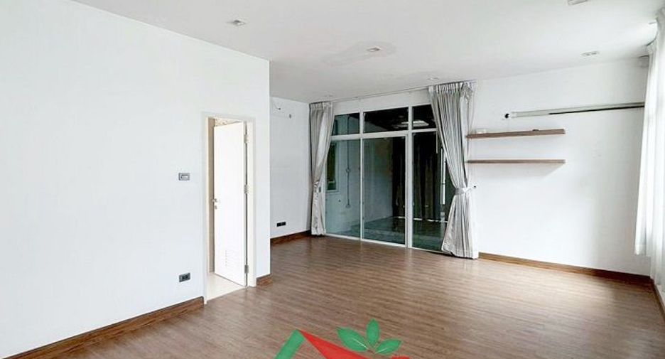 For sale 4 bedrooms house in Khlong Sam Wa, Bangkok