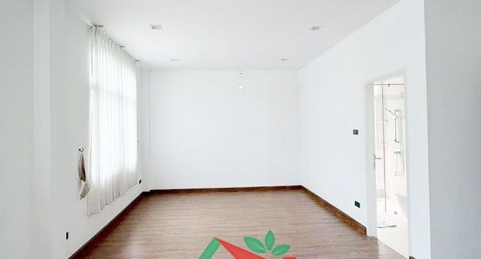 For sale 4 bedrooms house in Khlong Sam Wa, Bangkok