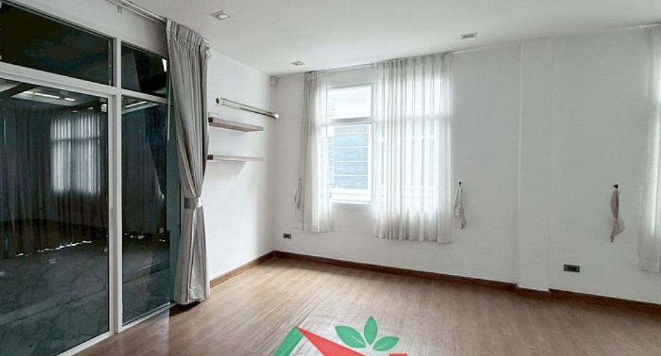 For sale 4 bedrooms house in Khlong Sam Wa, Bangkok
