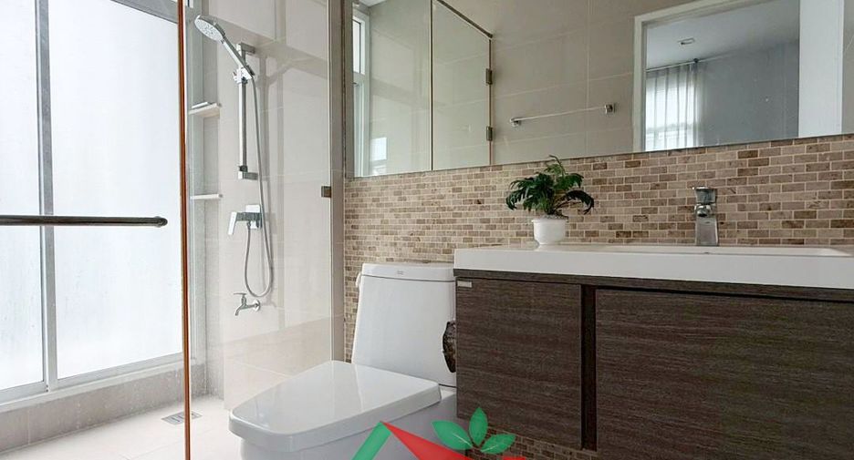 For sale 4 bedrooms house in Khlong Sam Wa, Bangkok