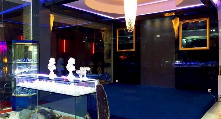 Local comercial en venta de 11 habitaciones en Bangkok Yai, Bangkok