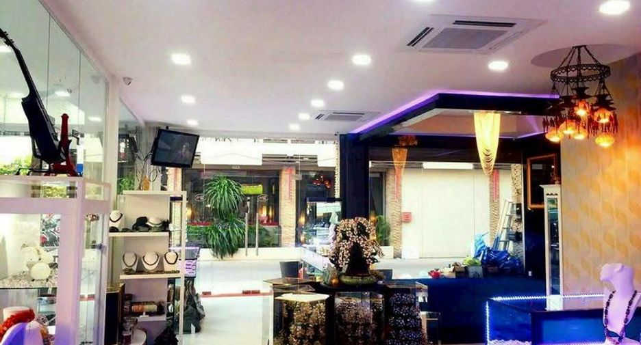 Local comercial en venta de 11 habitaciones en Bangkok Yai, Bangkok