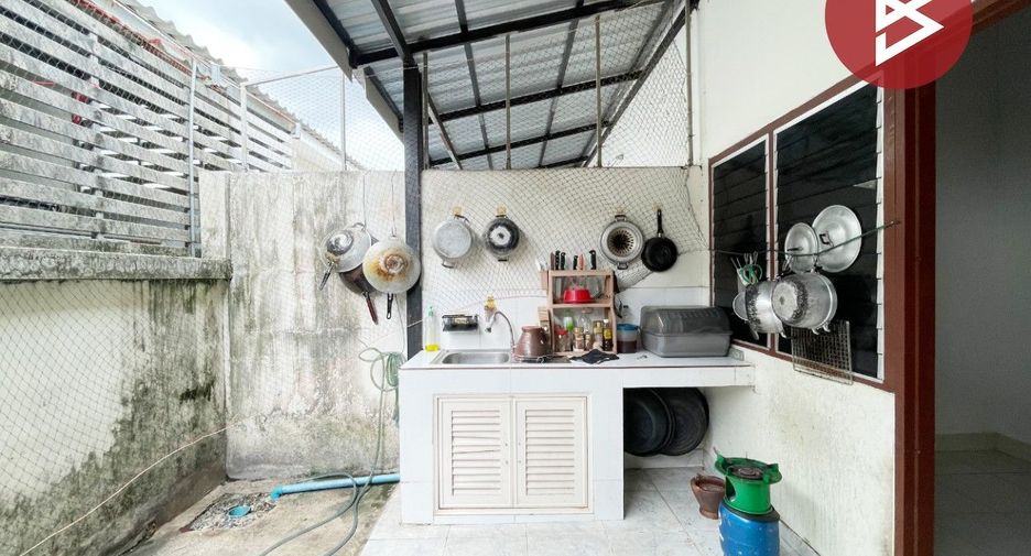 出售 2 卧室 联排别墅 在 Phan Thong, Chon Buri