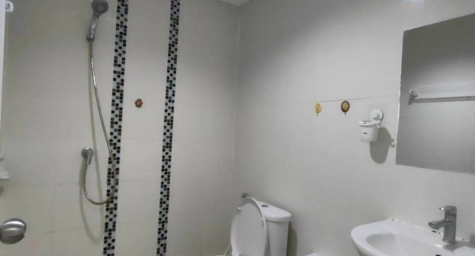 Casa adosada en alquiler y en venta de 3 habitaciones en Mueang Chachoengsao, Chachoengsao
